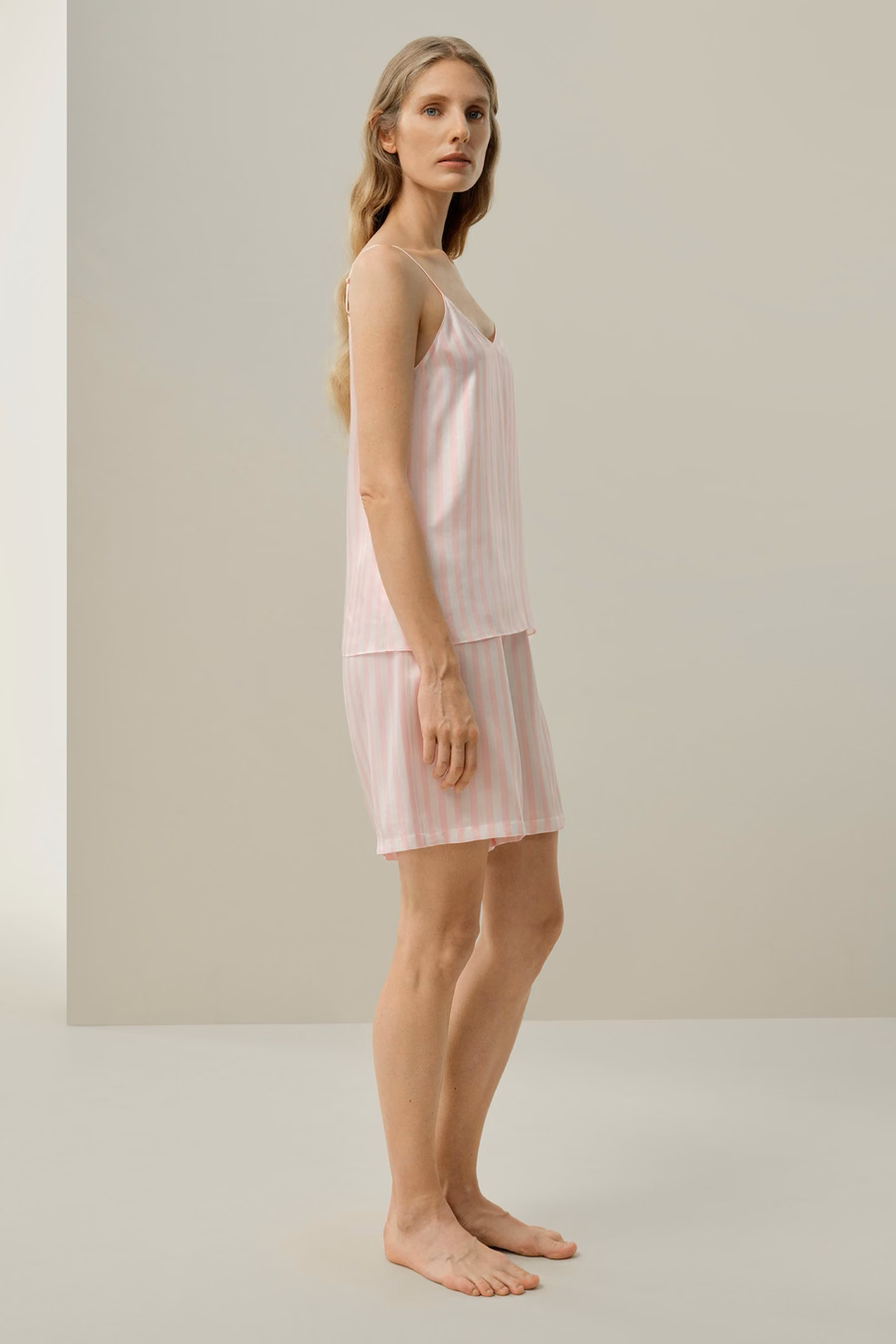 Conjunto de Camiseta de Charmeuse Rayada