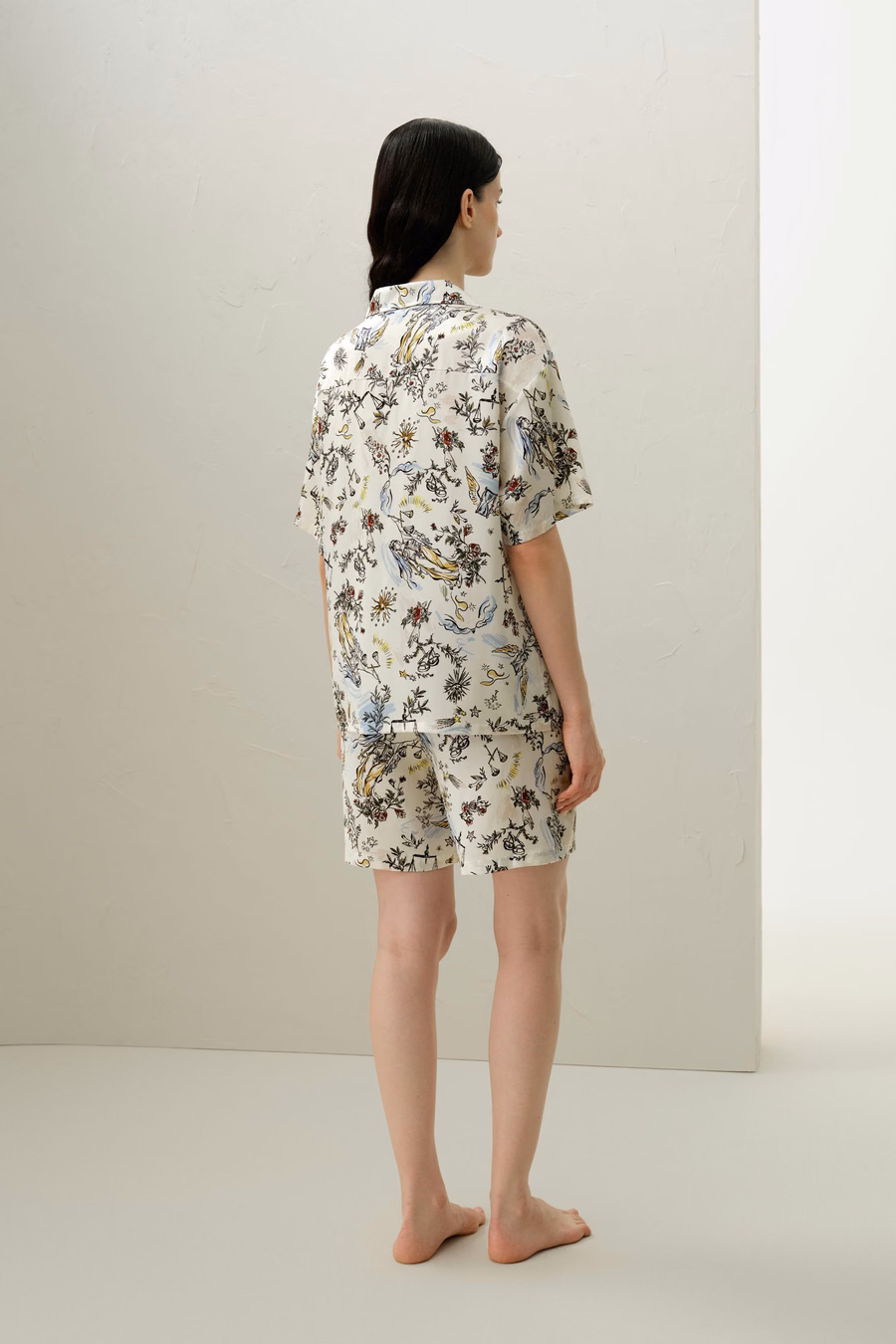 Conjunto de pijama corto de seda del signo Libra