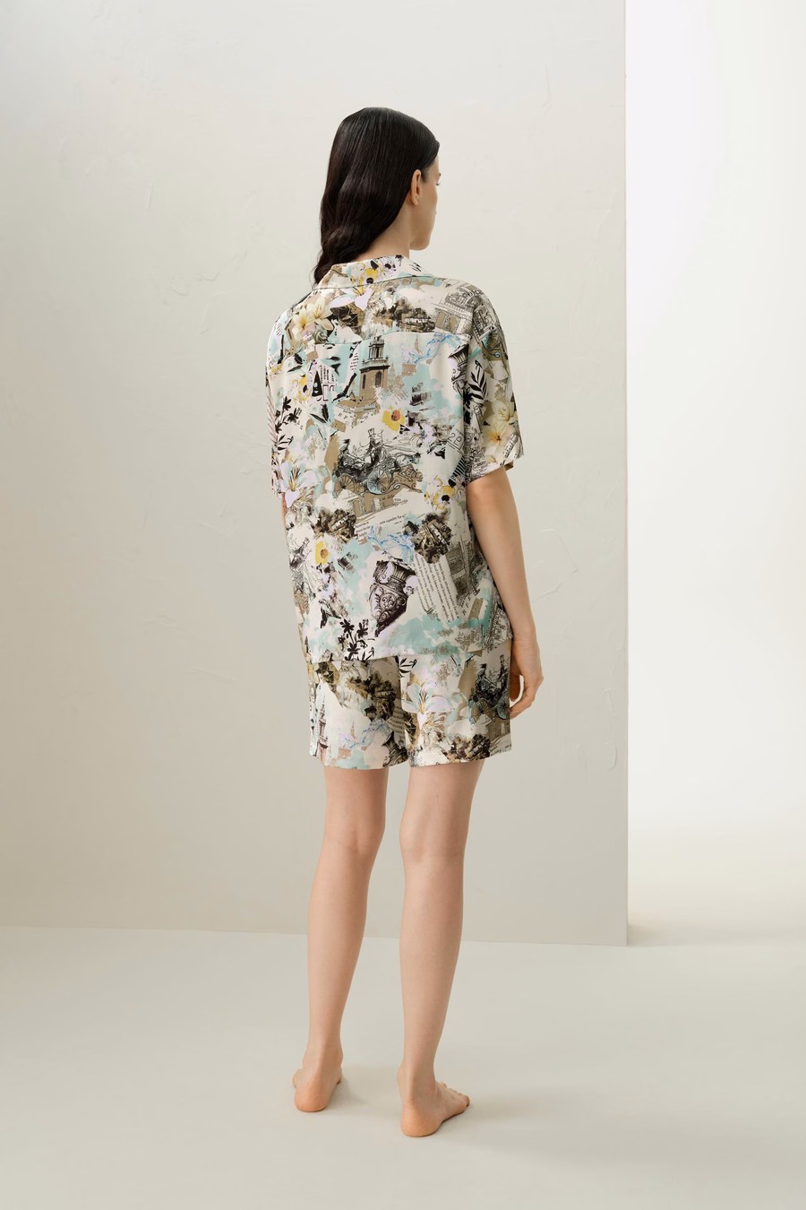 Conjunto de pijama corto de seda del signo Acuario