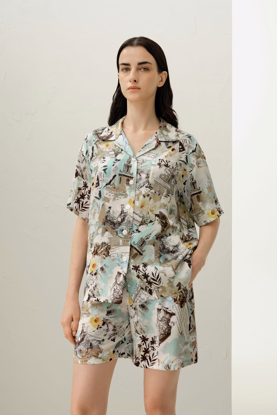 Conjunto de pijama corto de seda del signo Acuario