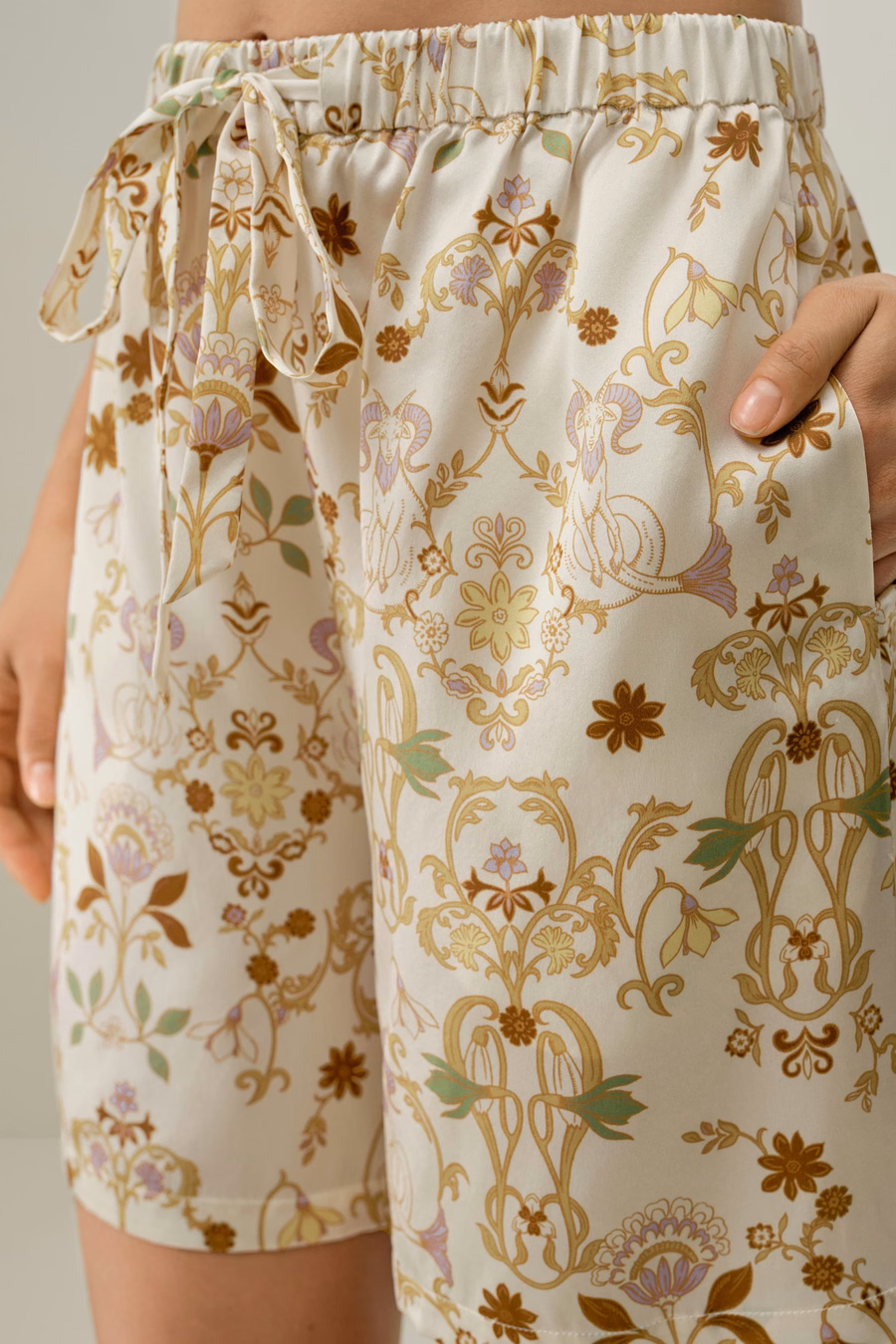 Conjunto de pijama corto de seda del signo Capri