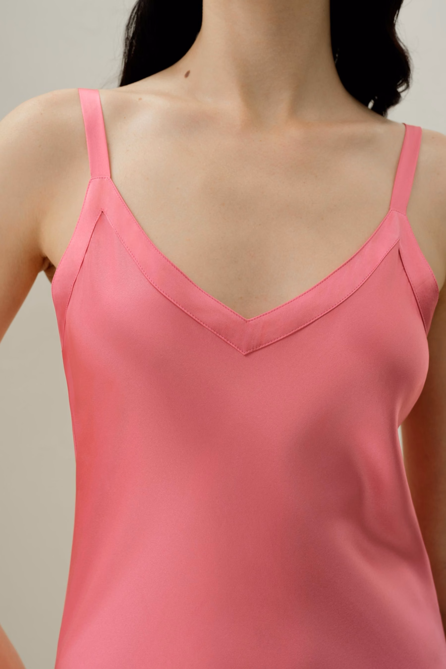 El camisón de seda hecho a medida de Hope