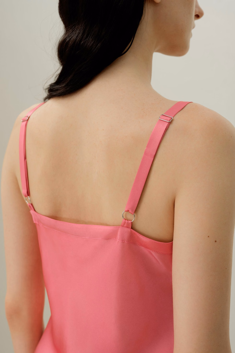 El camisón de seda hecho a medida de Hope