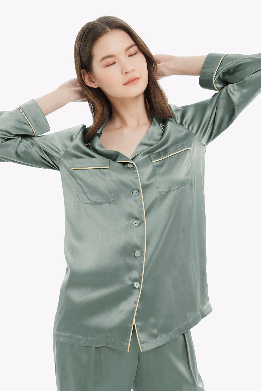 Conjunto de Pijamas de Seda con Ribete Dorado