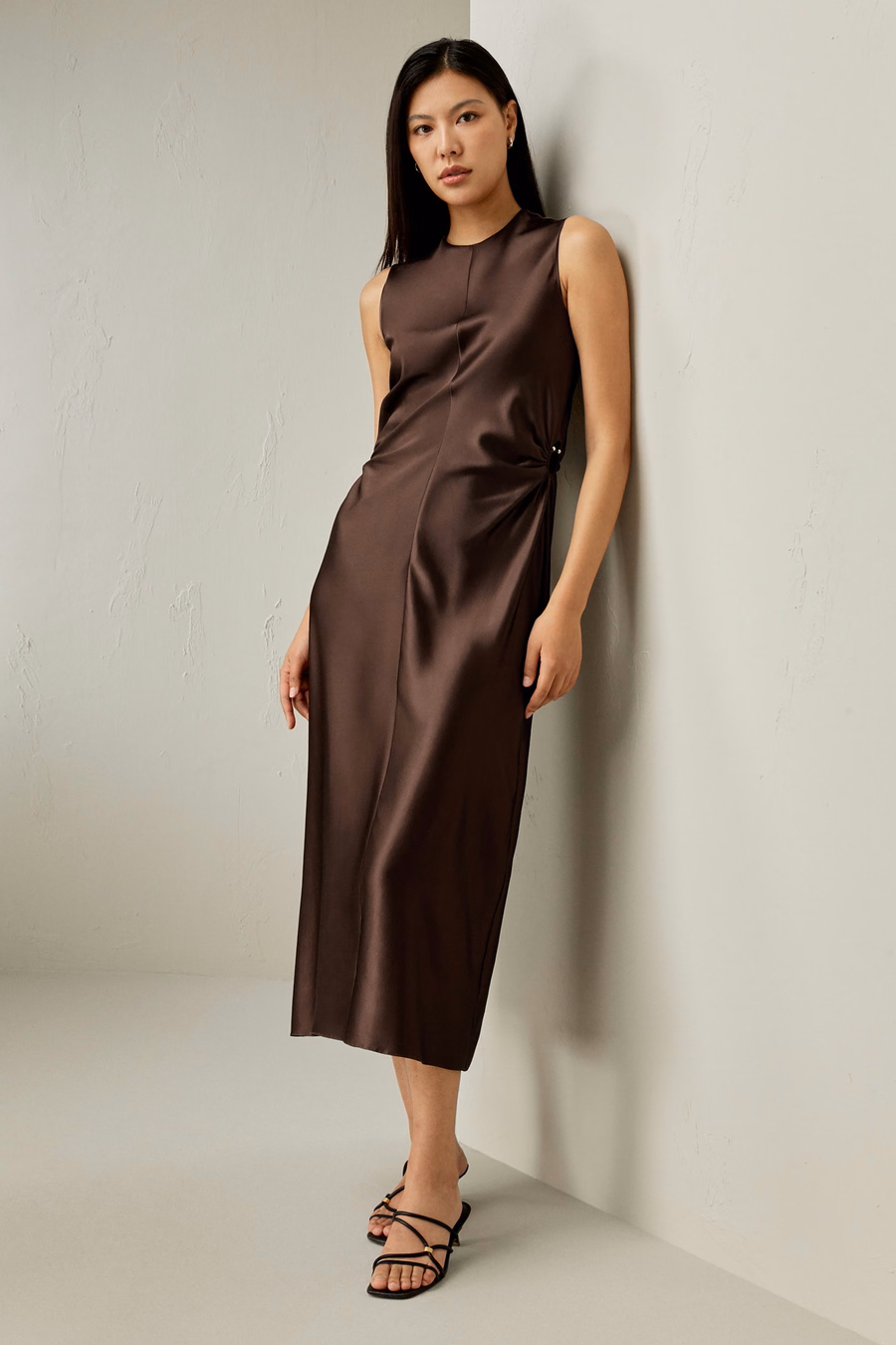 Vestido de seda sin mangas en forma de A