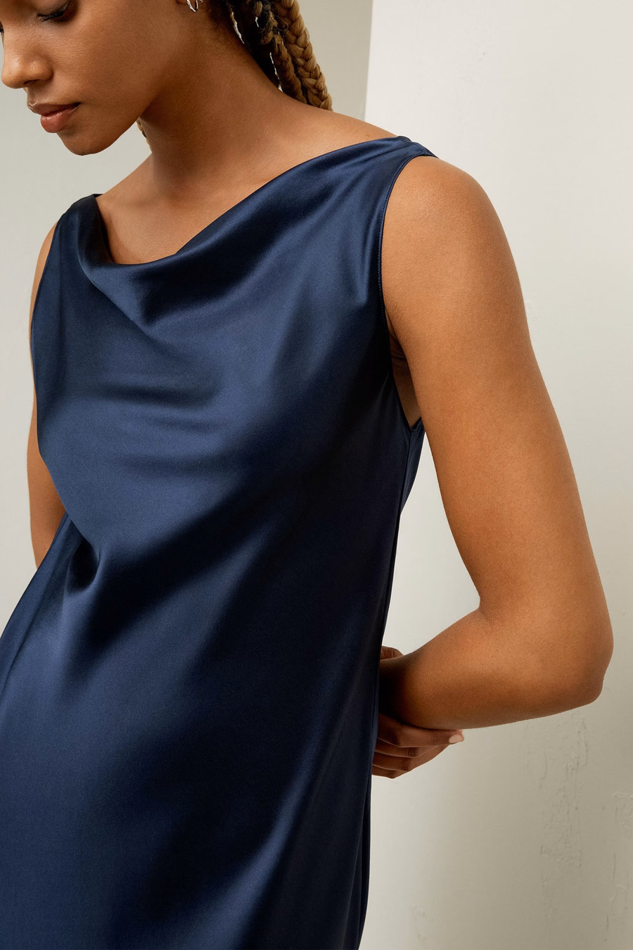 Vestido Midi de Seda con Cuello Halter