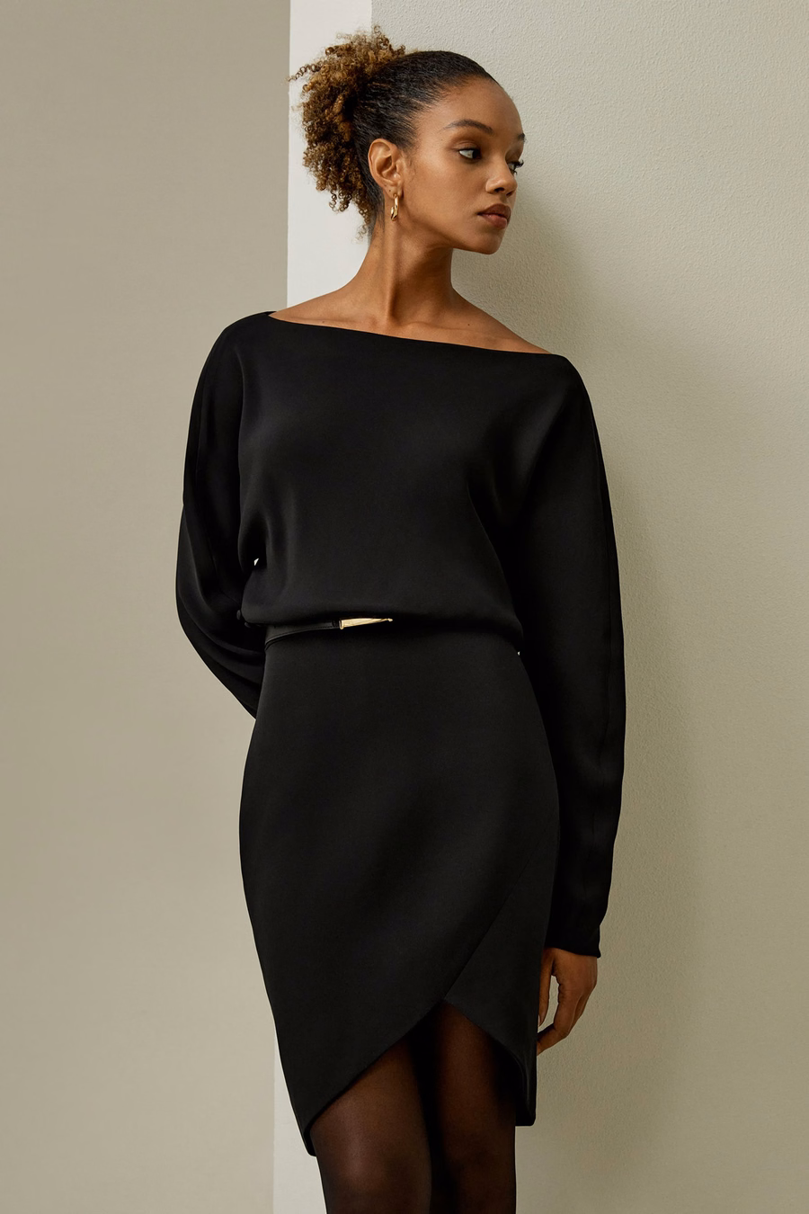 Vestido mini de seda con manga larga y fruncido