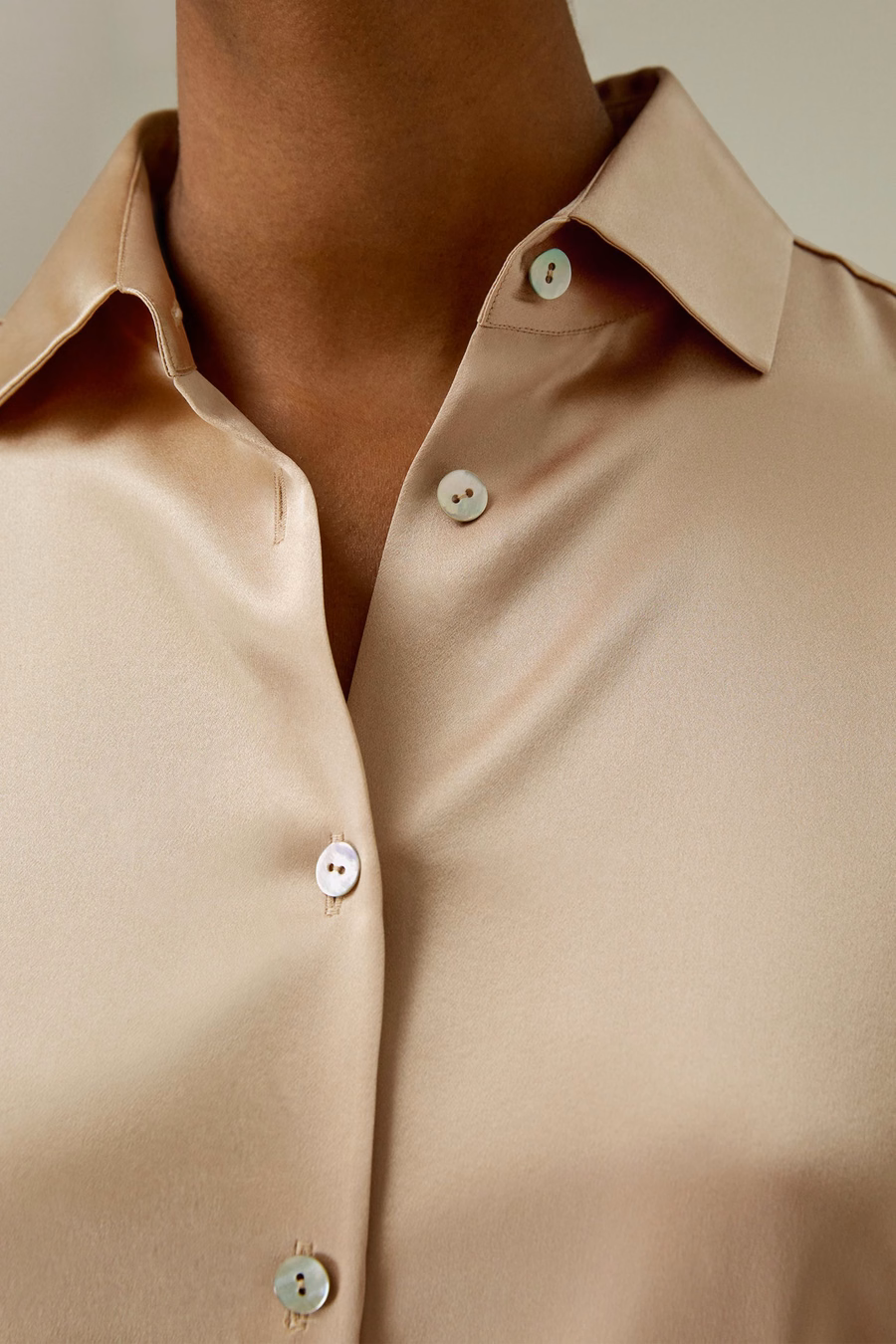 Camisa de Seda con Cuello Abierto