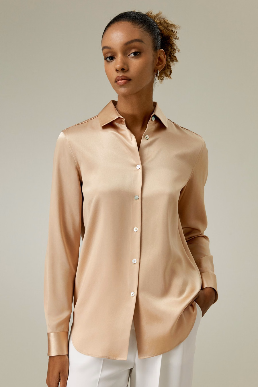 Camisa de Seda con Cuello Abierto