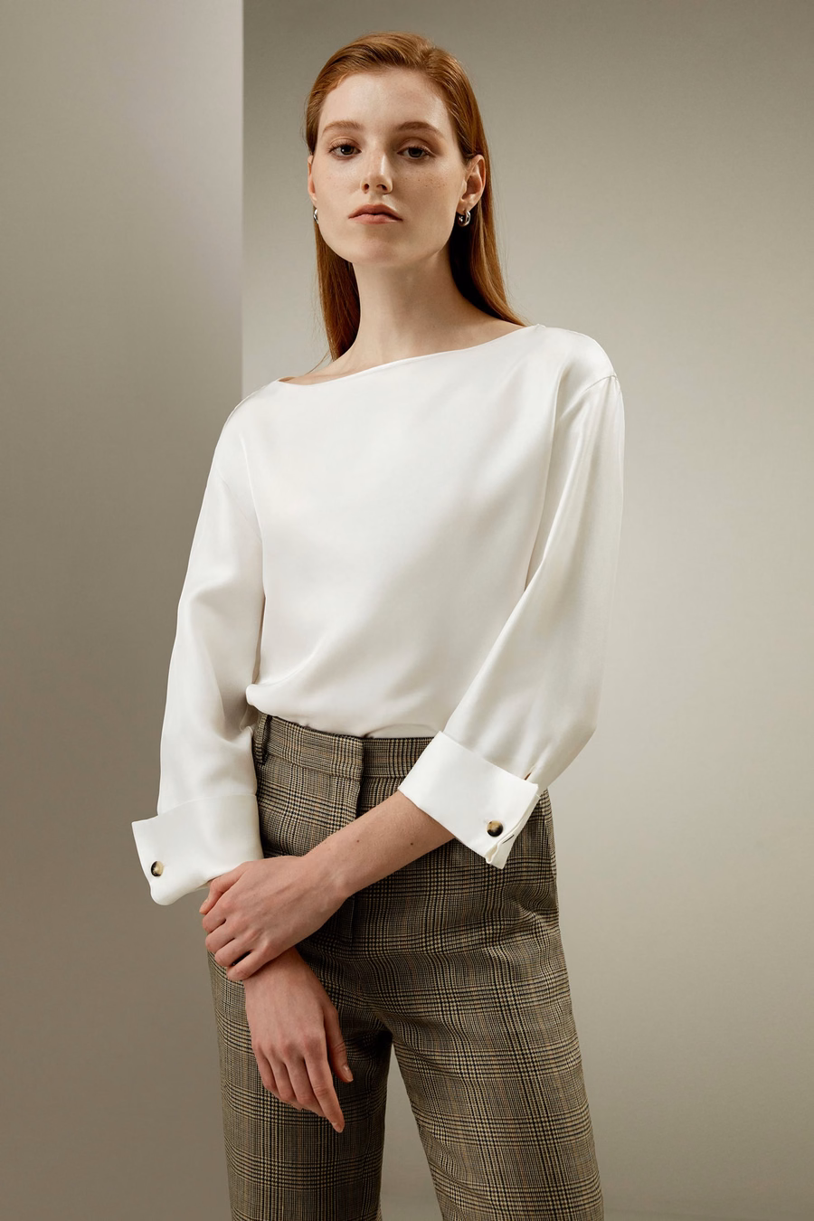 Blusa de seda twill con escote barco