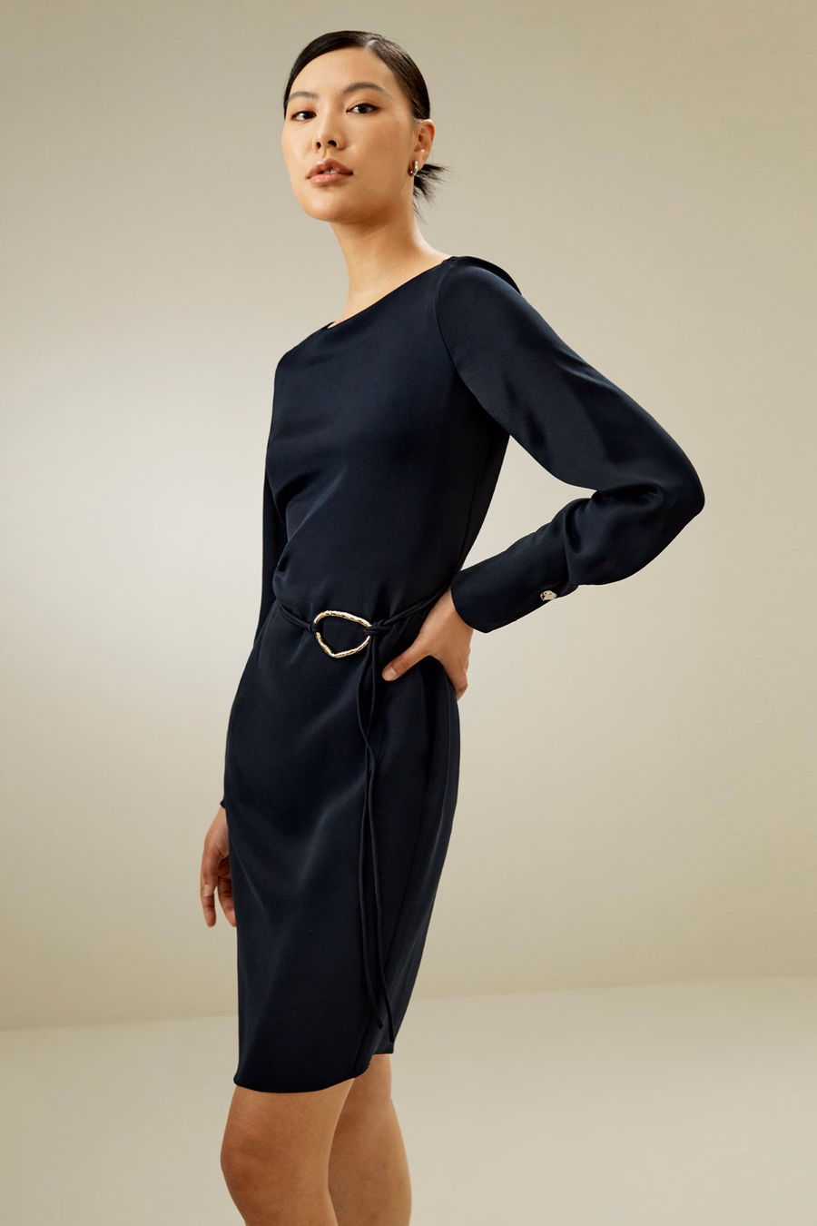 Vestido Midi con Cuello Barco y Cinturón