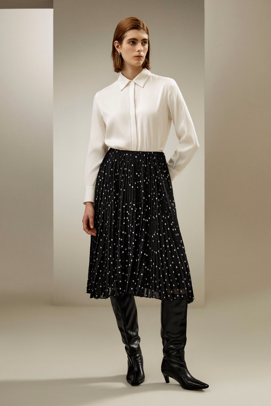 Camisa de Seda con Cadena de Perlas