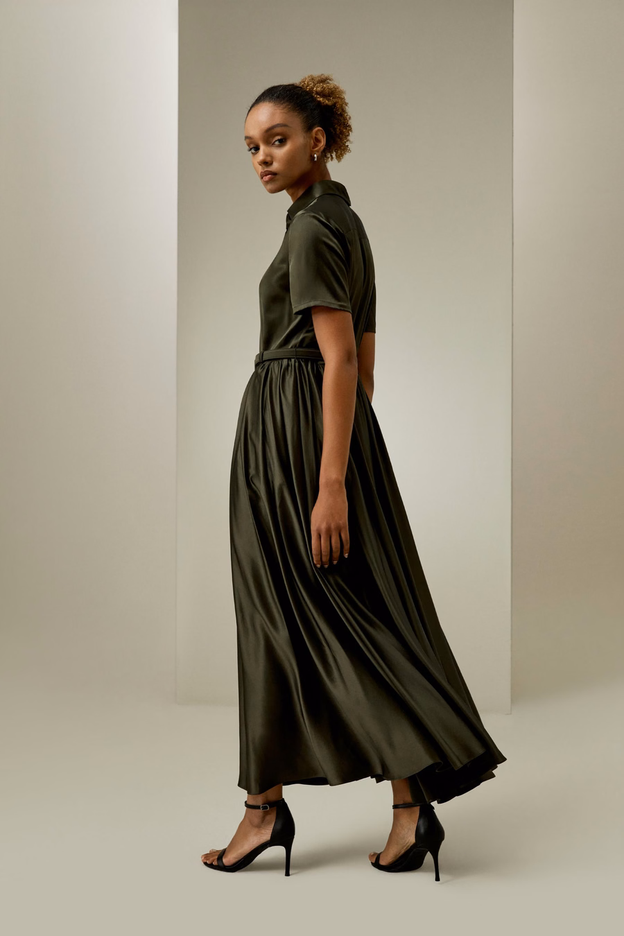 VESTIDO MOIRA LILYSILK X LYDIA MILLEN