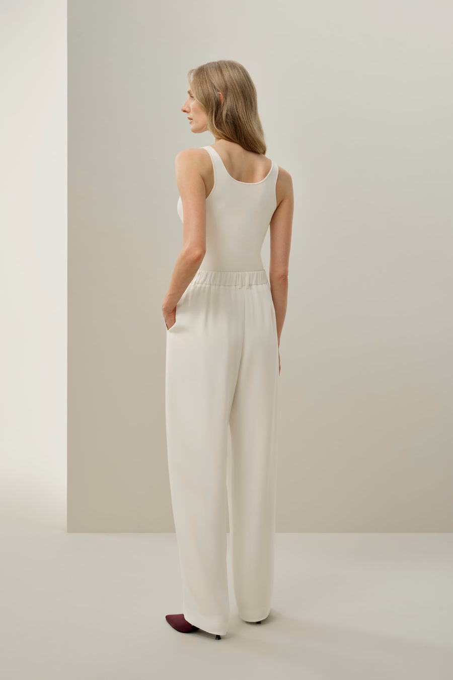 Pantalones de crepé de seda con costura curva
