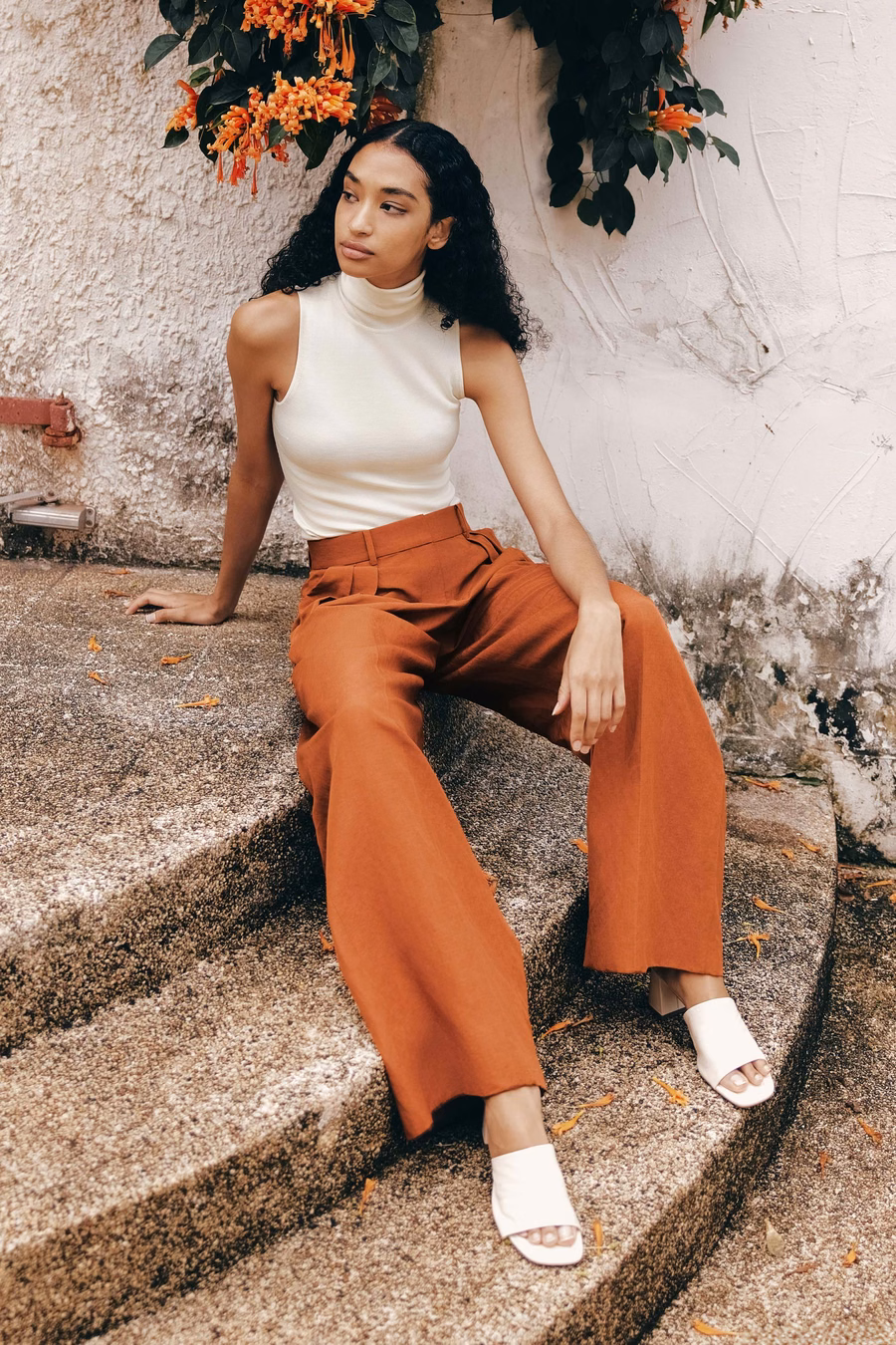 Pantalones de mezcla de seda y lino con pliegues frontales