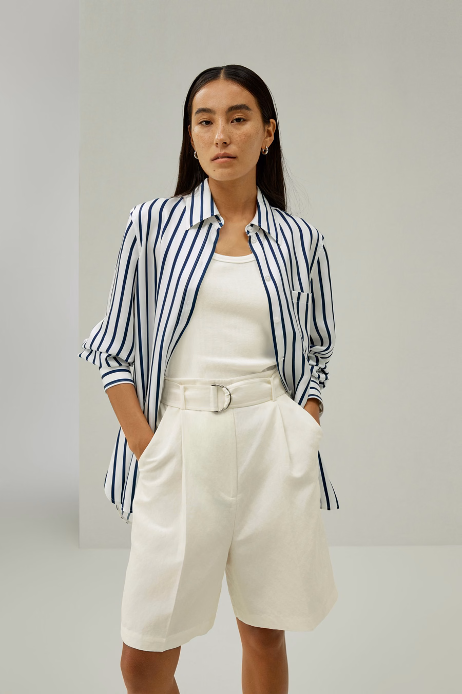 Chic pantalones cortos de mezcla de seda y lino