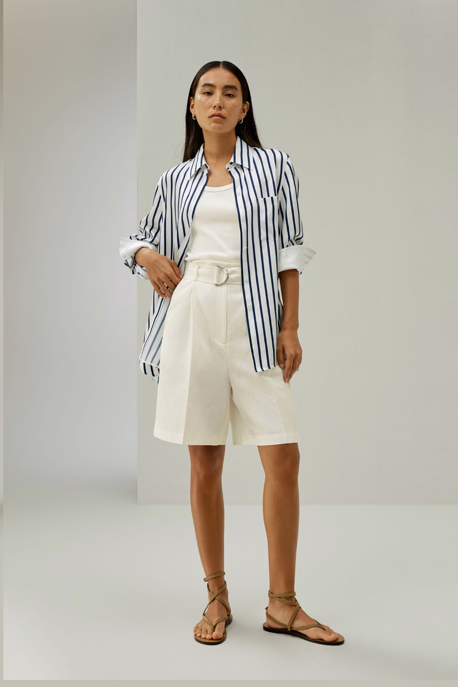 Chic pantalones cortos de mezcla de seda y lino