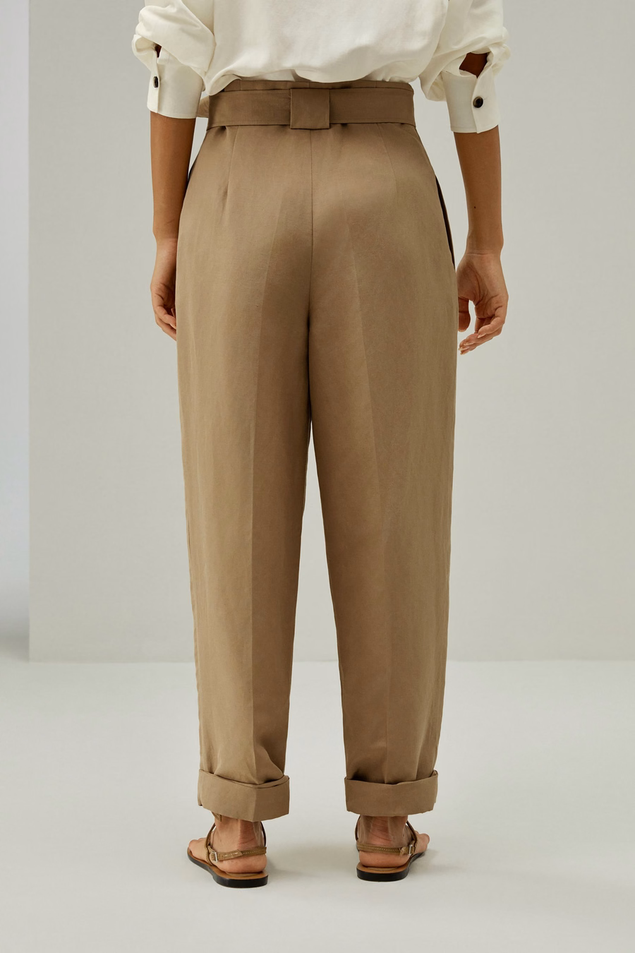 Pantalones tapered de mezcla de seda y lino transpirables