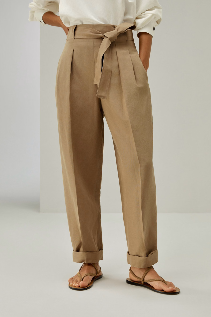 Pantalones tapered de mezcla de seda y lino transpirables