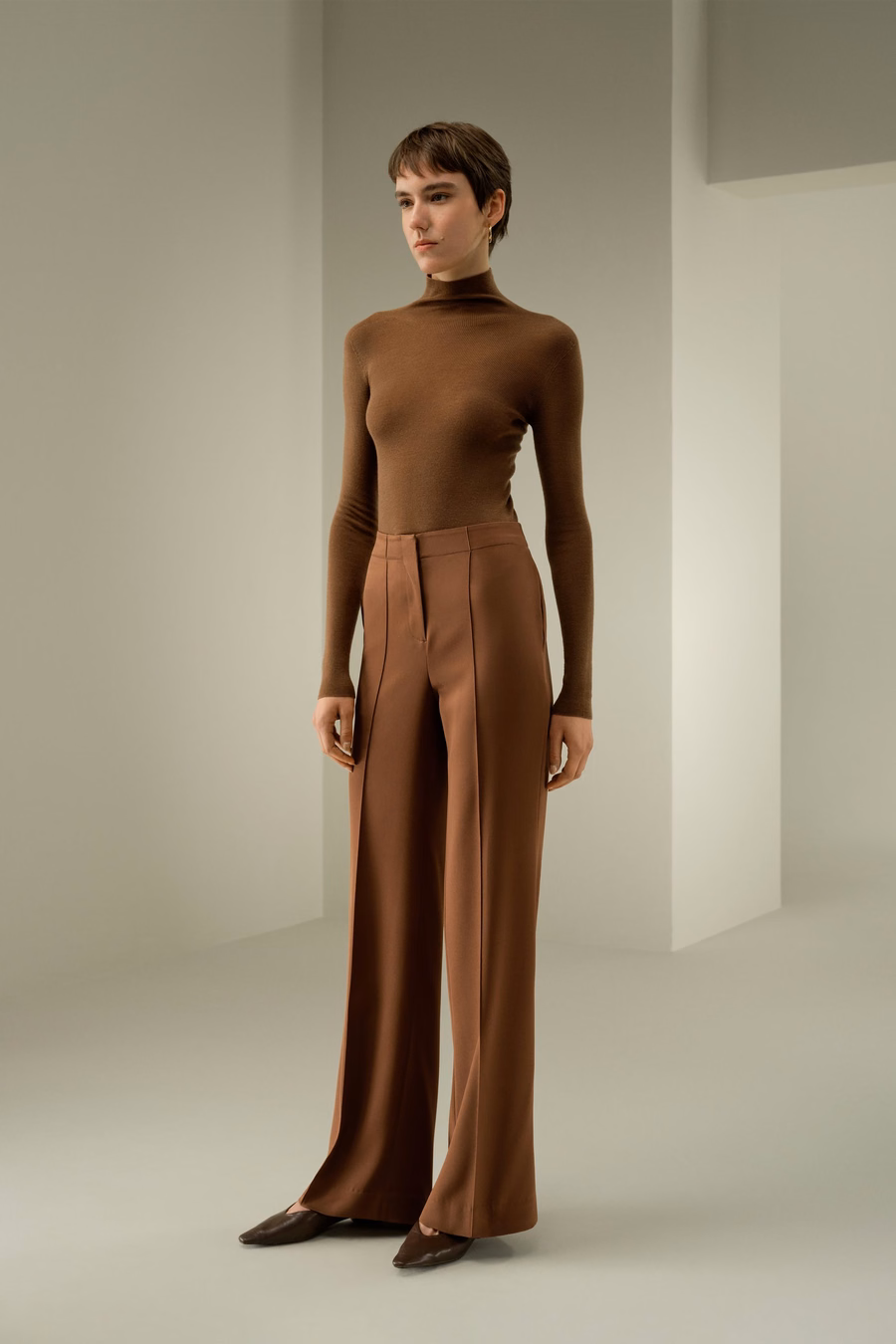 pantalón de seda crêpe minimalista