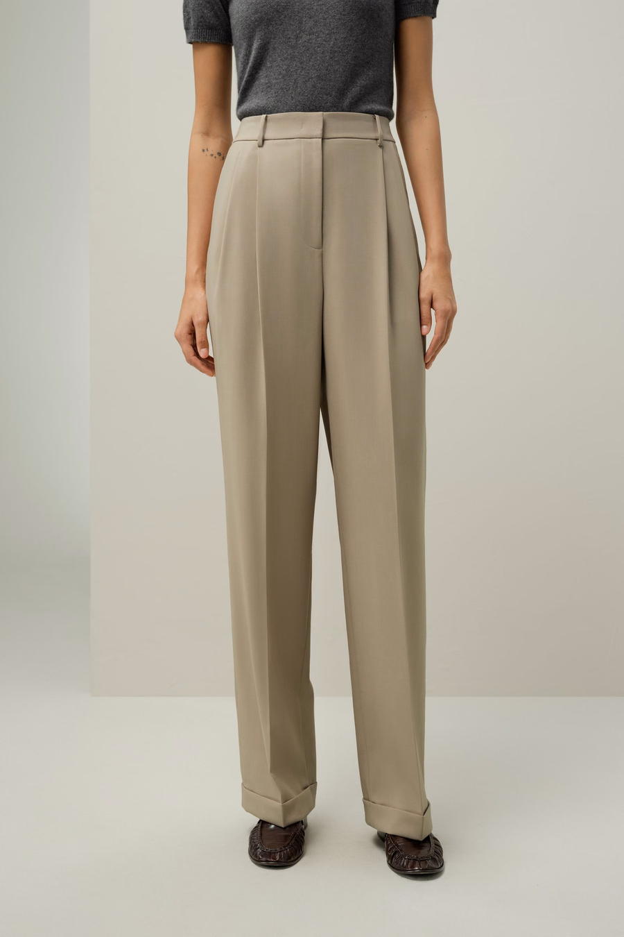 Pantalones Versatil de Pierna Recta en Seda y Lana