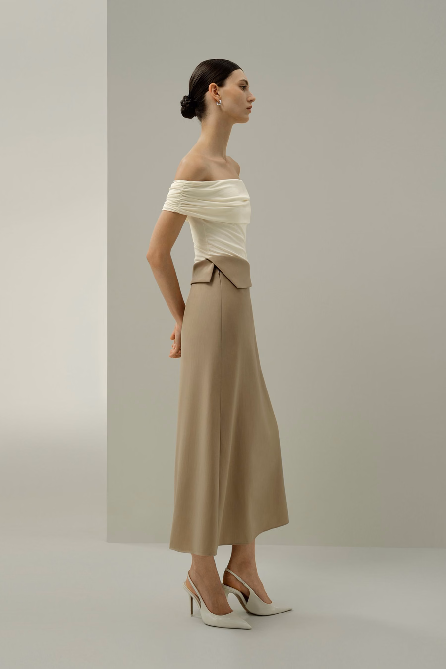 Falda Midi de Seda-Lana con Cintura Asimétrica