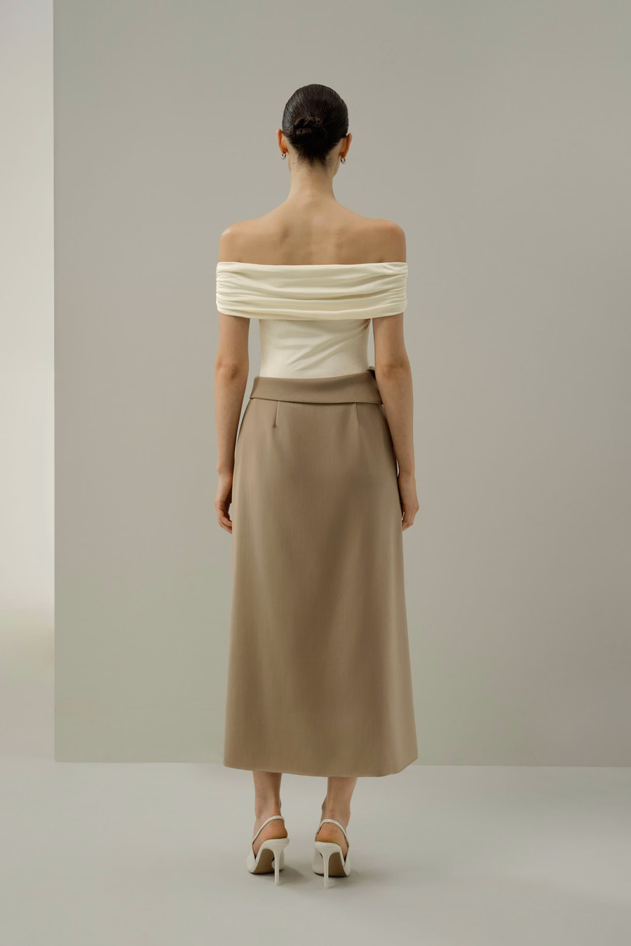 Falda Midi de Seda-Lana con Cintura Asimétrica