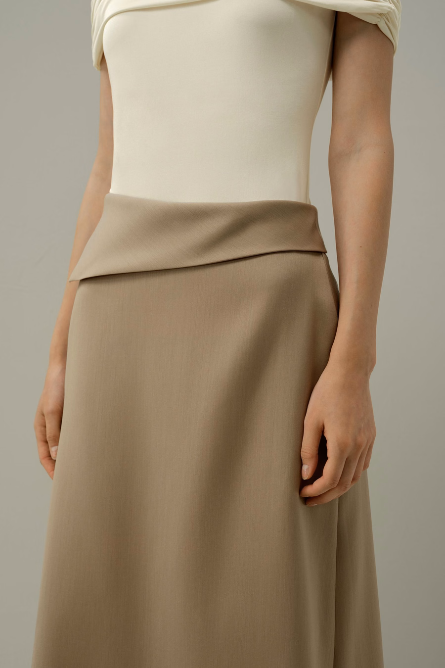 Falda Midi de Seda-Lana con Cintura Asimétrica