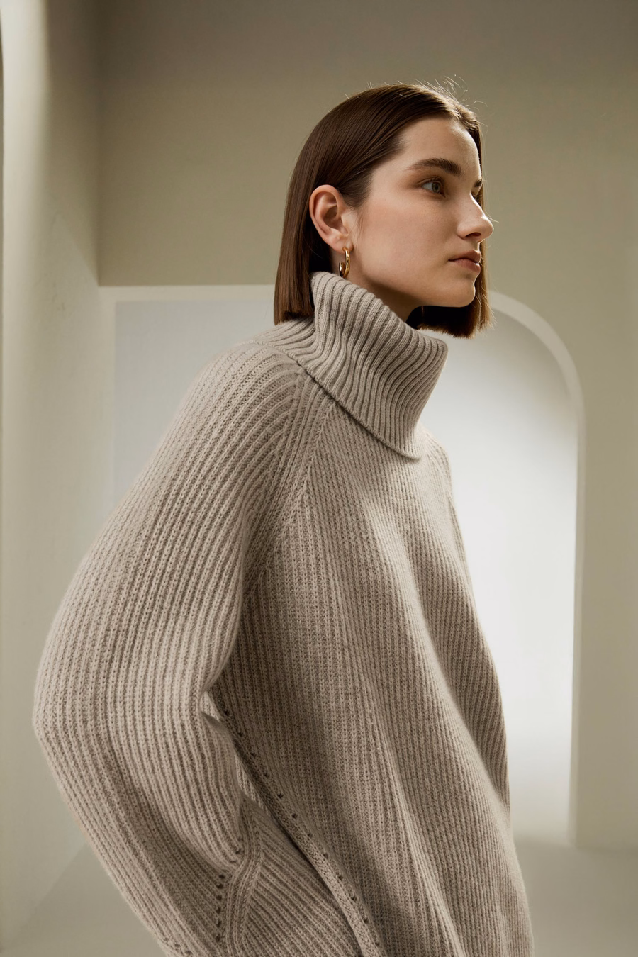 Suéter de lana merino oversized con mangas con abertura