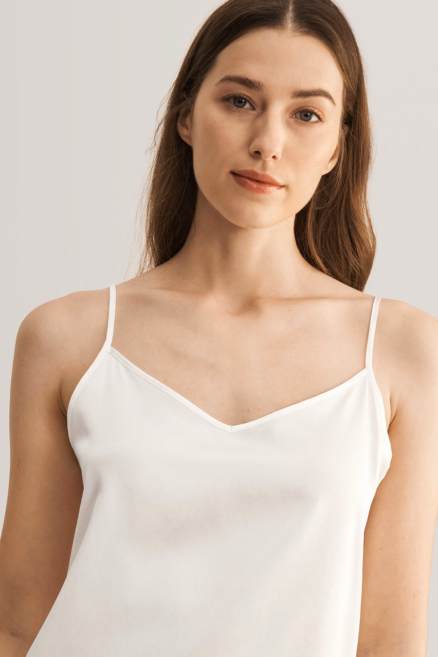Camisol de Seda con Escote en V Frontal y Posterior