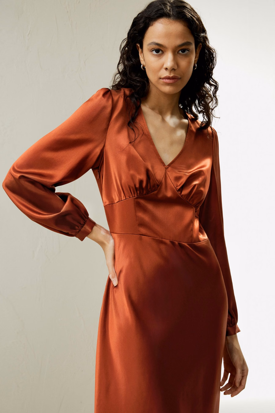 Vestido de Seda con Cintura en V