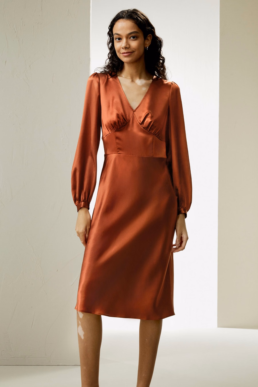Vestido de Seda con Cintura en V