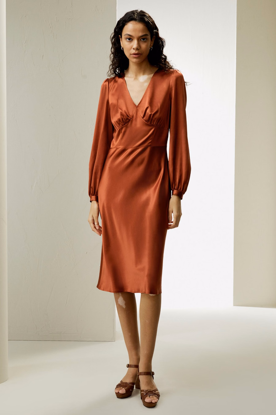Vestido de Seda con Cintura en V
