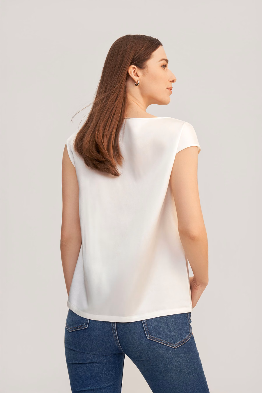 camiseta de seda con mangas básicas