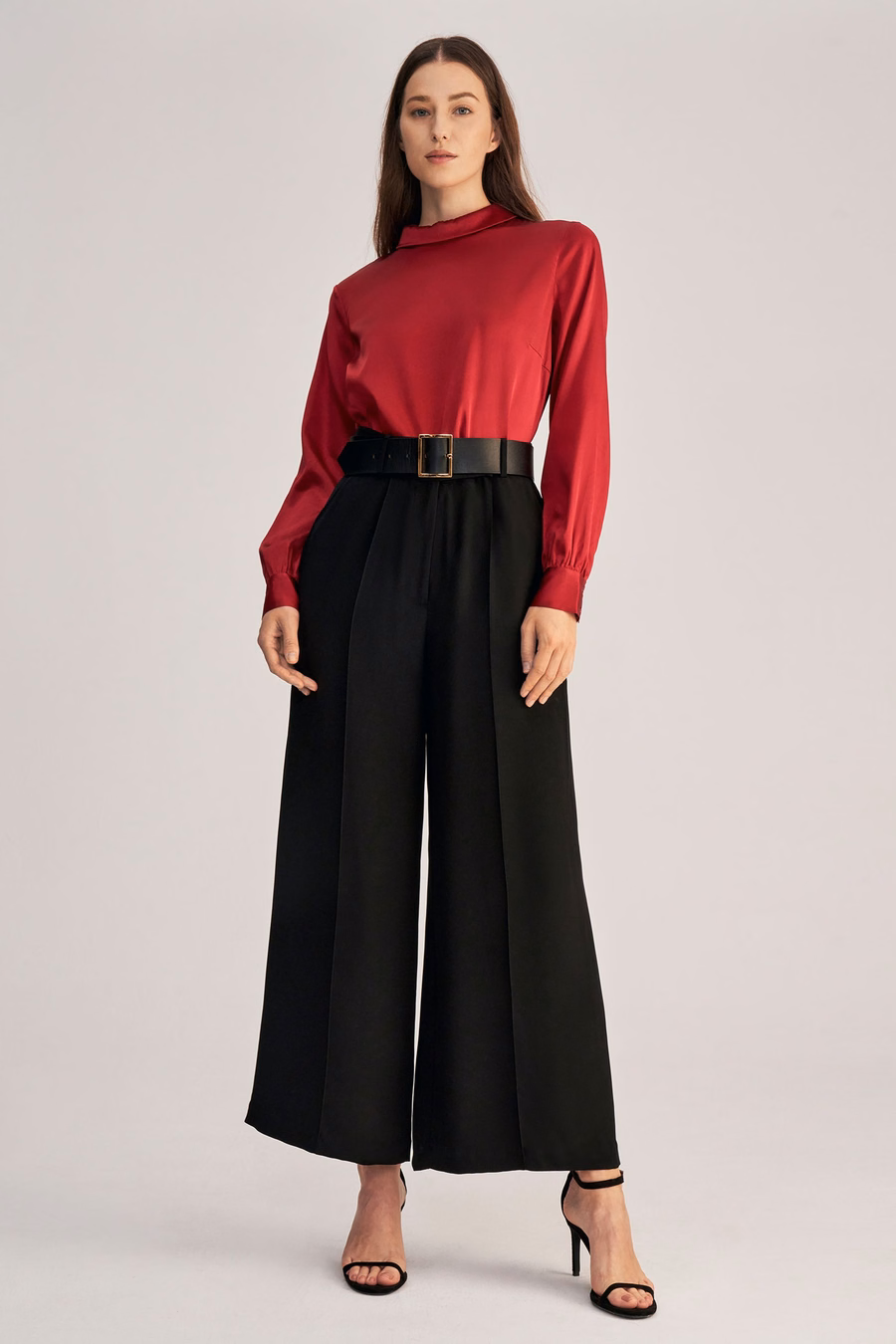 Blusa de seda de manga larga con cuello alto