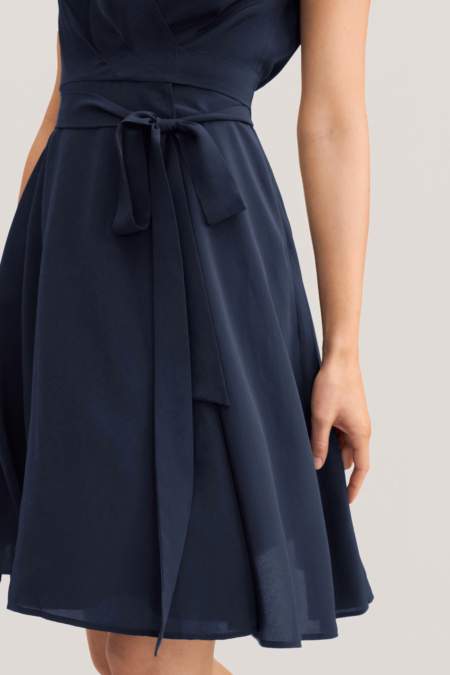 Vestido de Seda Ajustado con Cierre