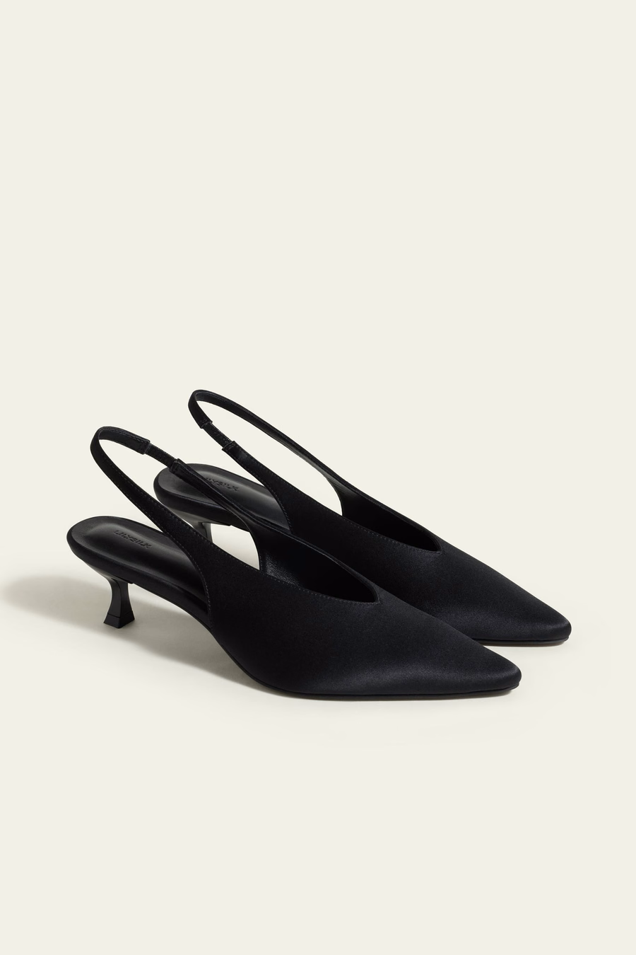 Zapato de tacón con punta en charmois de seda