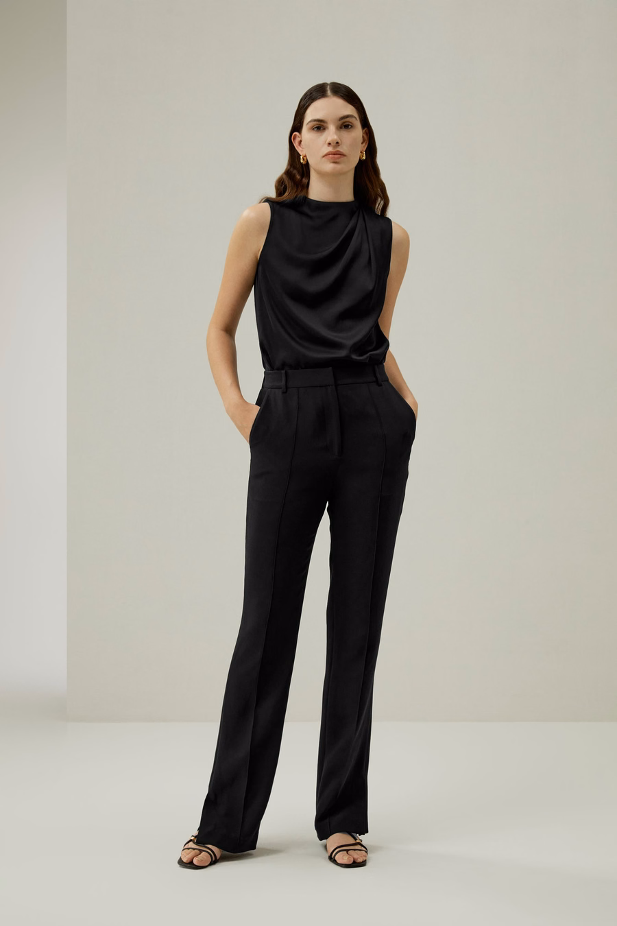 Pantalones rectos de seda con abertura lateral