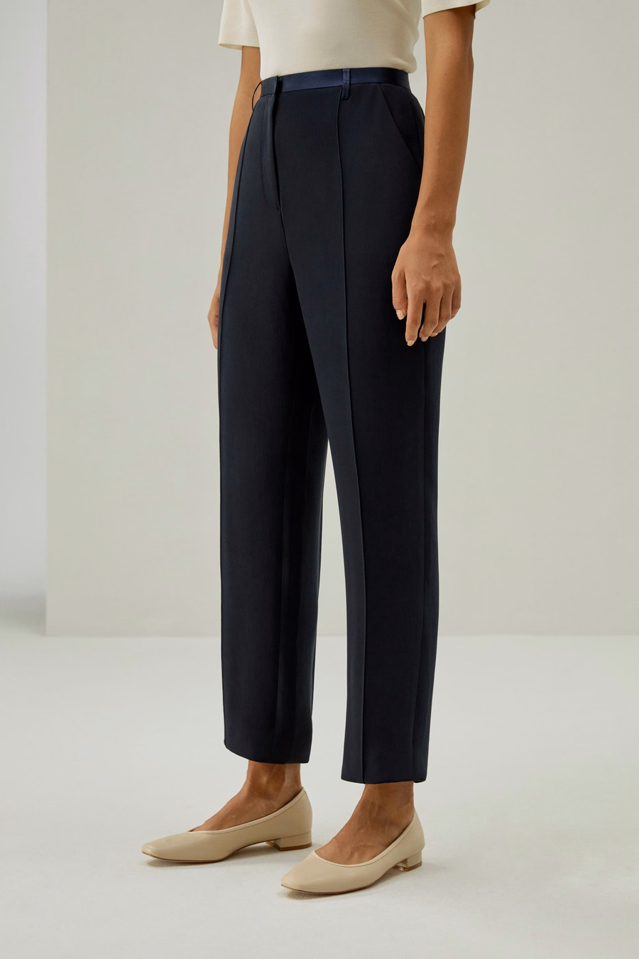 Pantalones ajustados sofisticados y ajustables en los tobillos