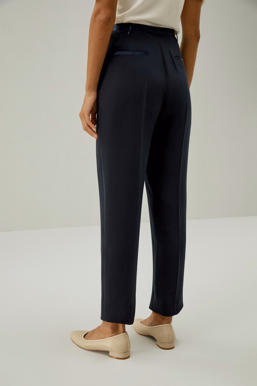 Pantalones ajustados sofisticados y ajustables en los tobillos