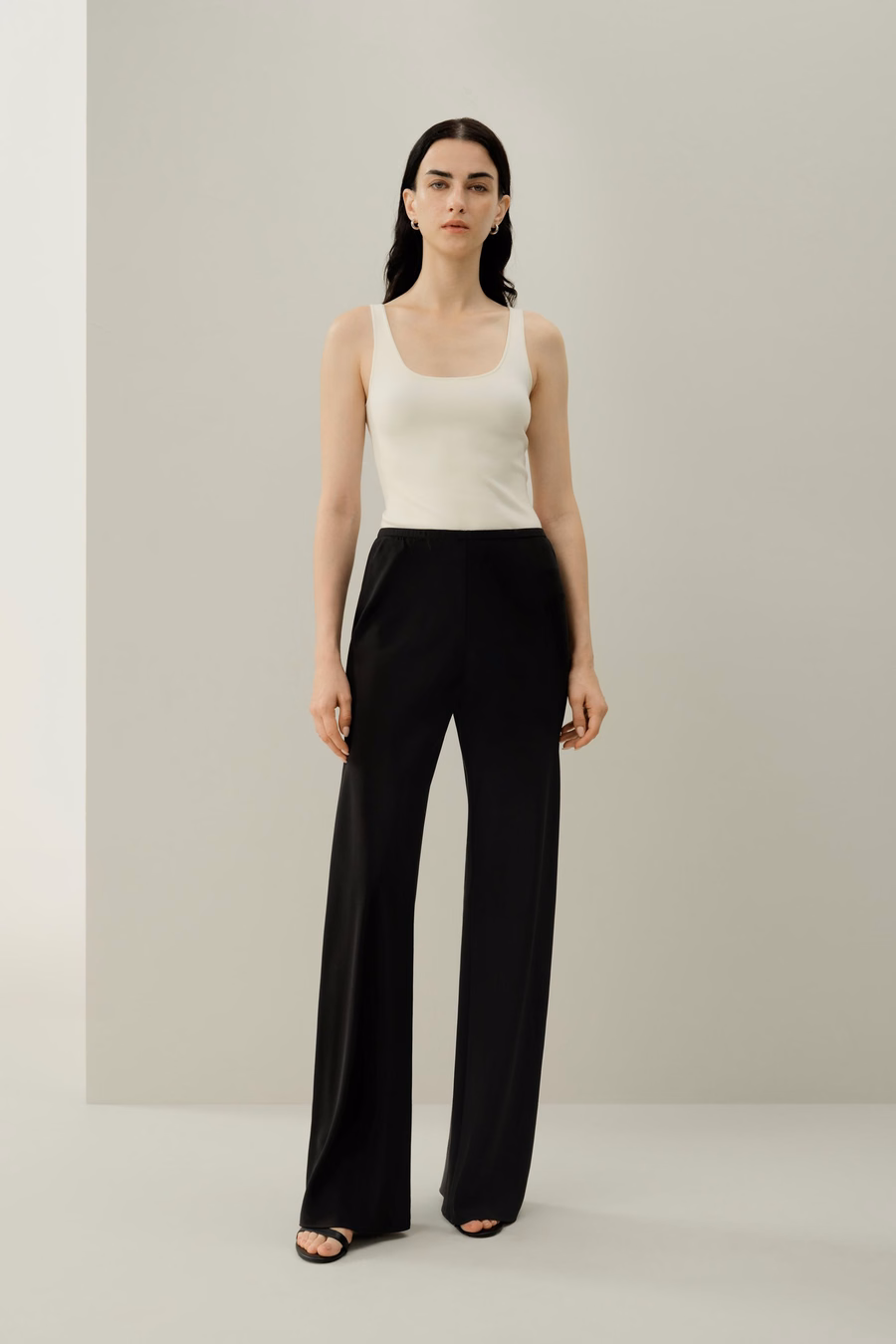 Pantalones de seda de pierna recta cortados al sesgo