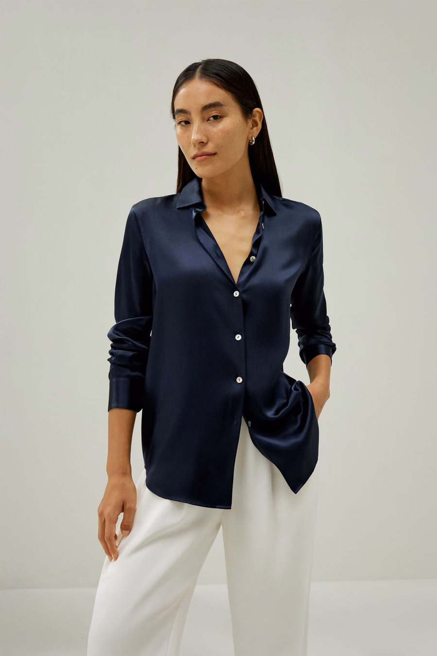 Camisa de Seda Elegante con Botones