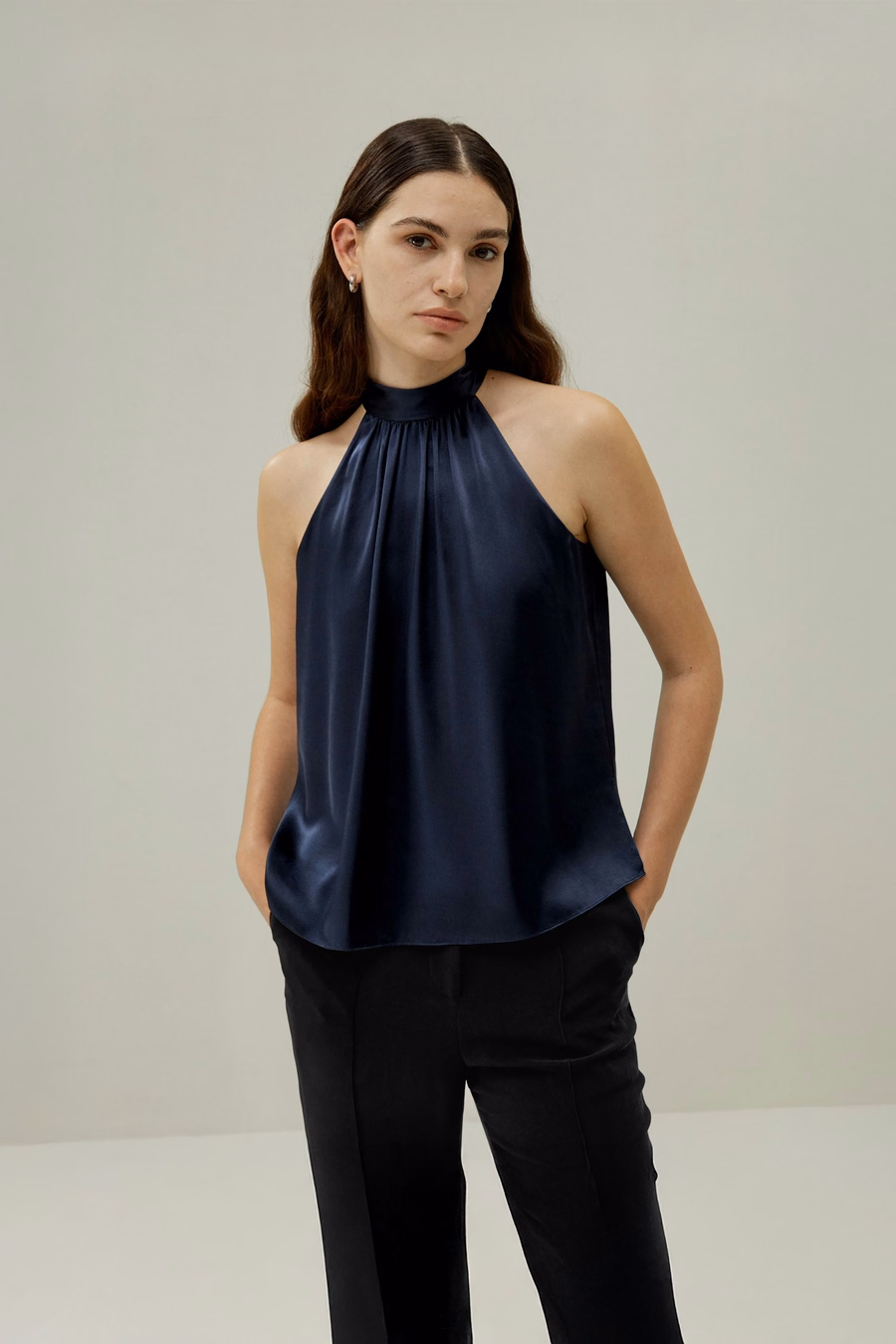 Top halter minimalista Allure de seda