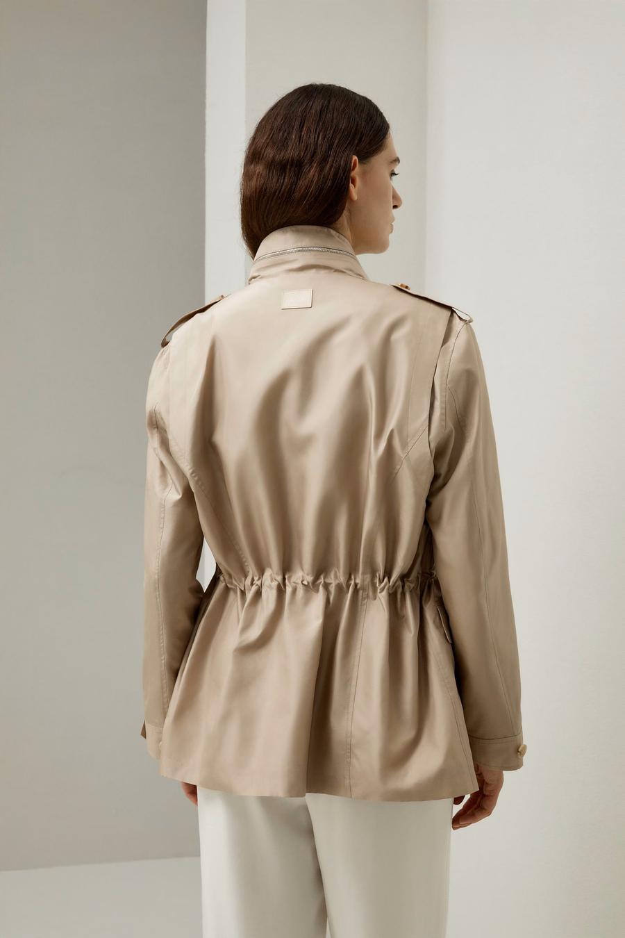 Chaqueta de utilidad moderna y resistente al agua