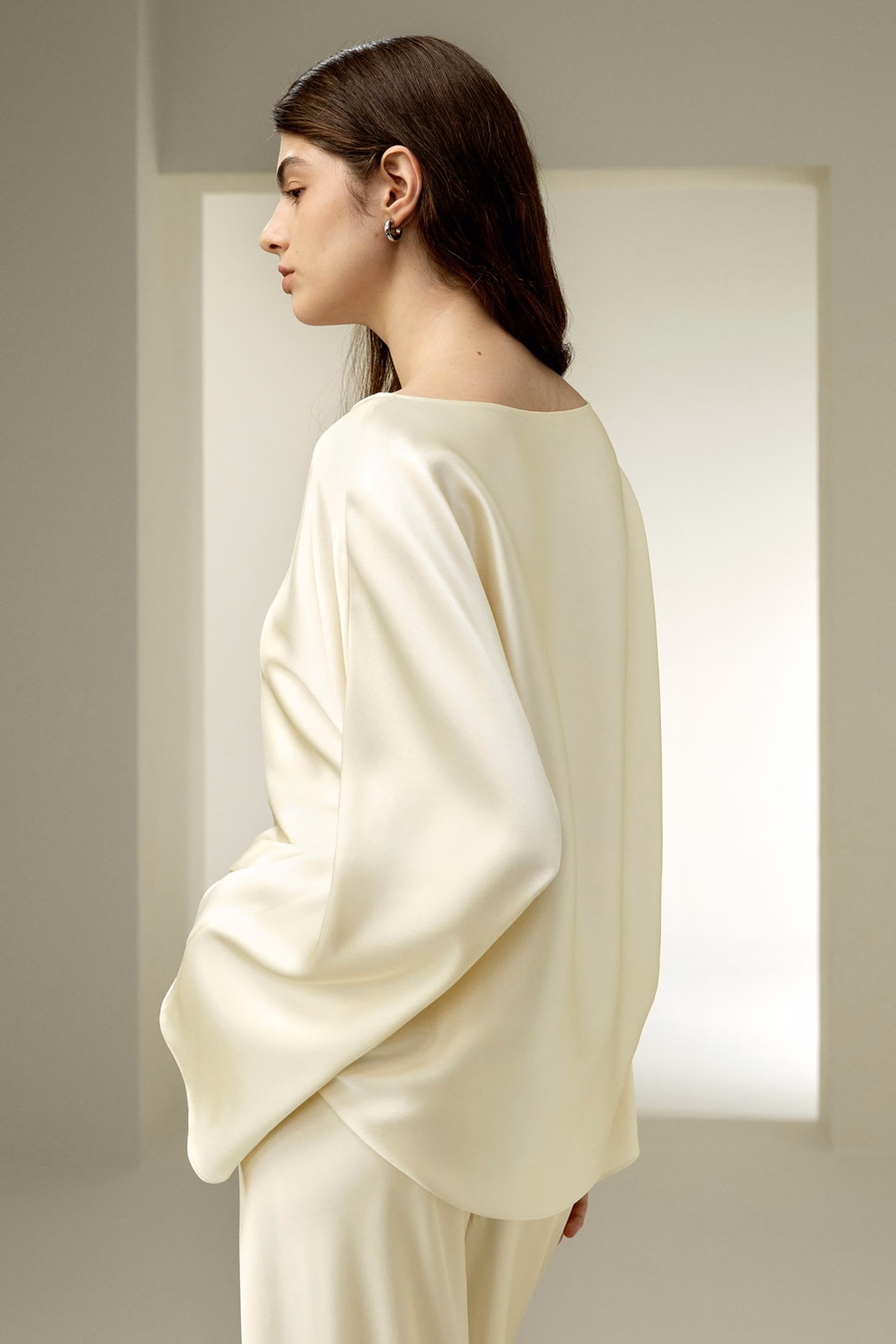 Blusa de cuello redondo de seda charmeuse