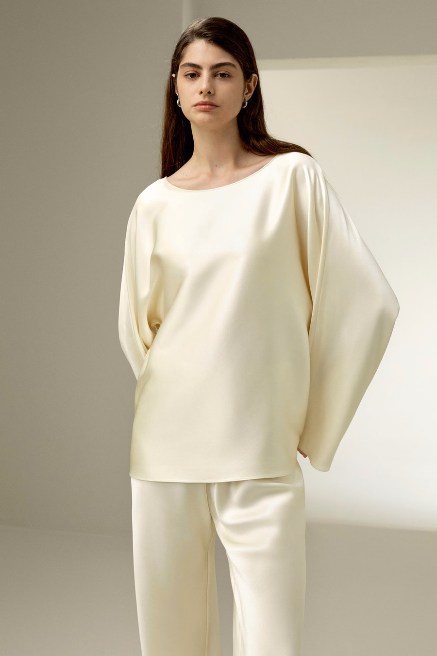 Blusa de cuello redondo de seda charmeuse