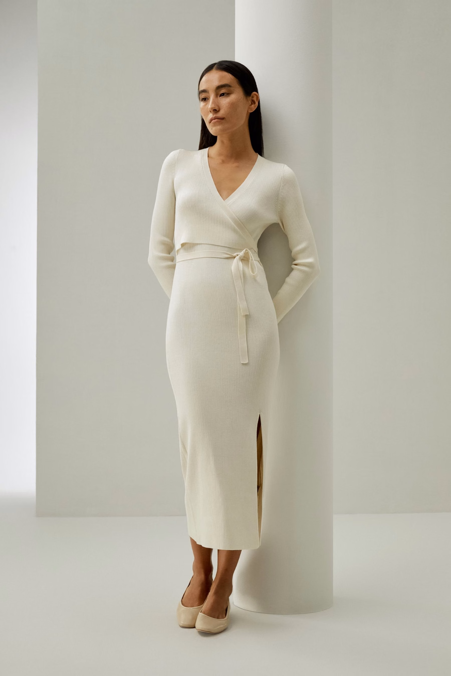 Vestido de seda tricotado elegante con frente envuelto