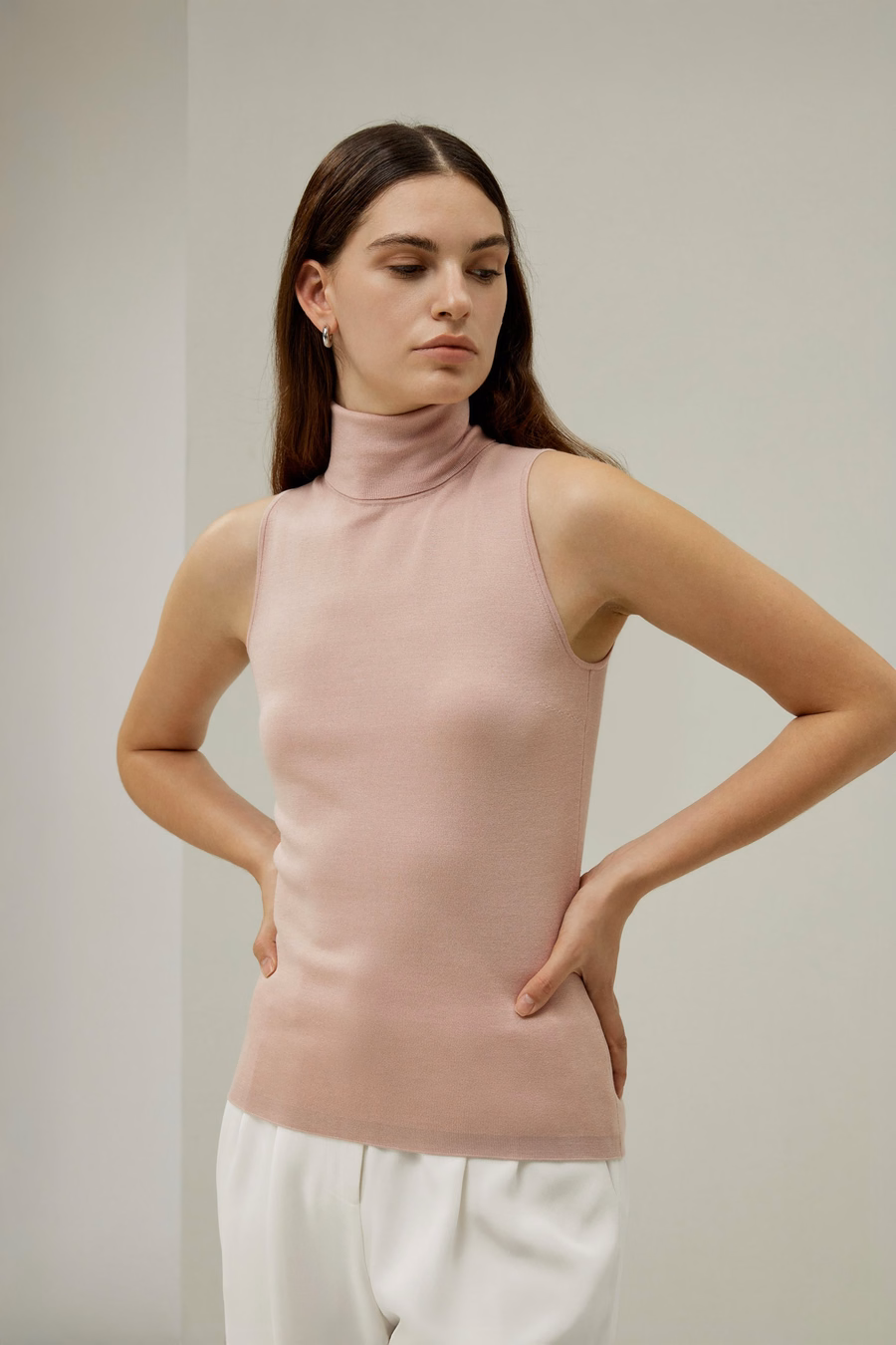 Top Sin Mangas de Cuello Alto Minimalista