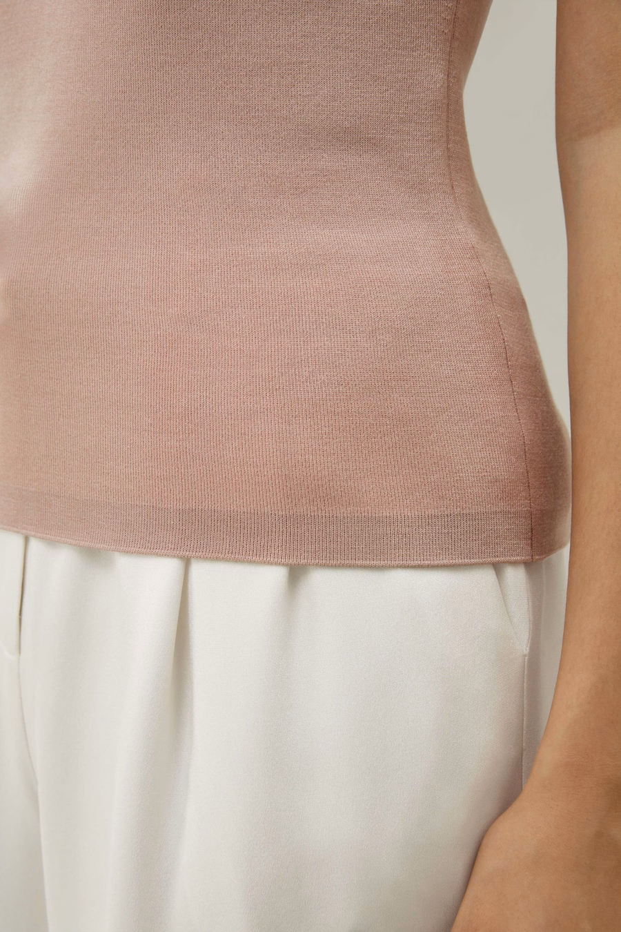 Top Sin Mangas de Cuello Alto Minimalista