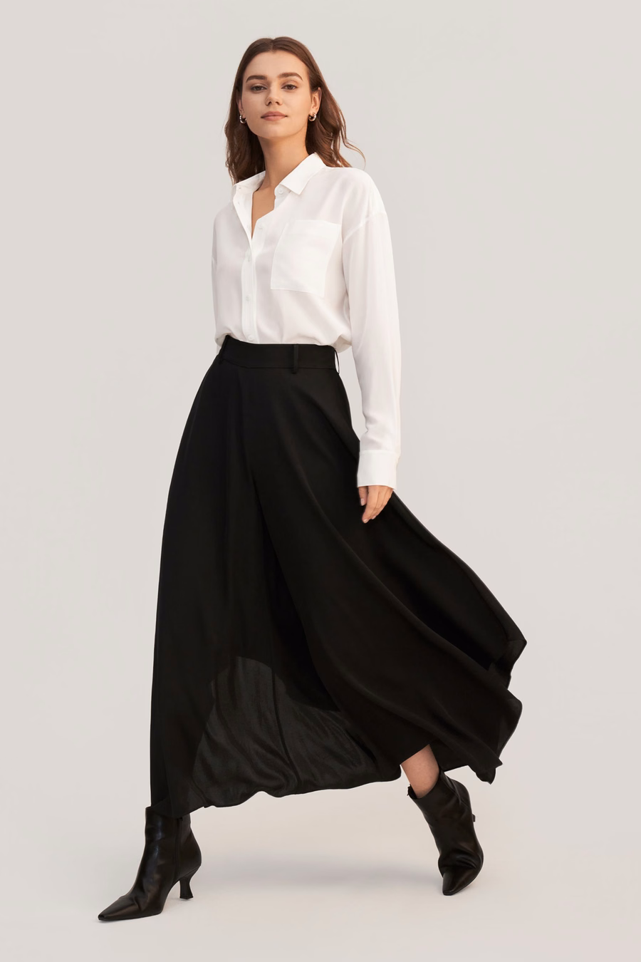 Camisa de seda oversize con hombros caídos